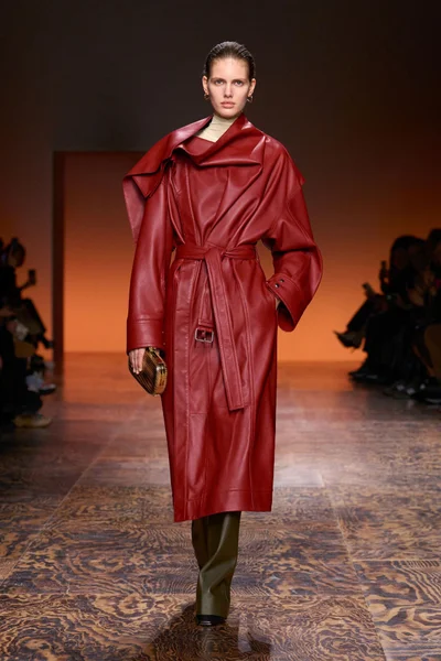 Look 28
